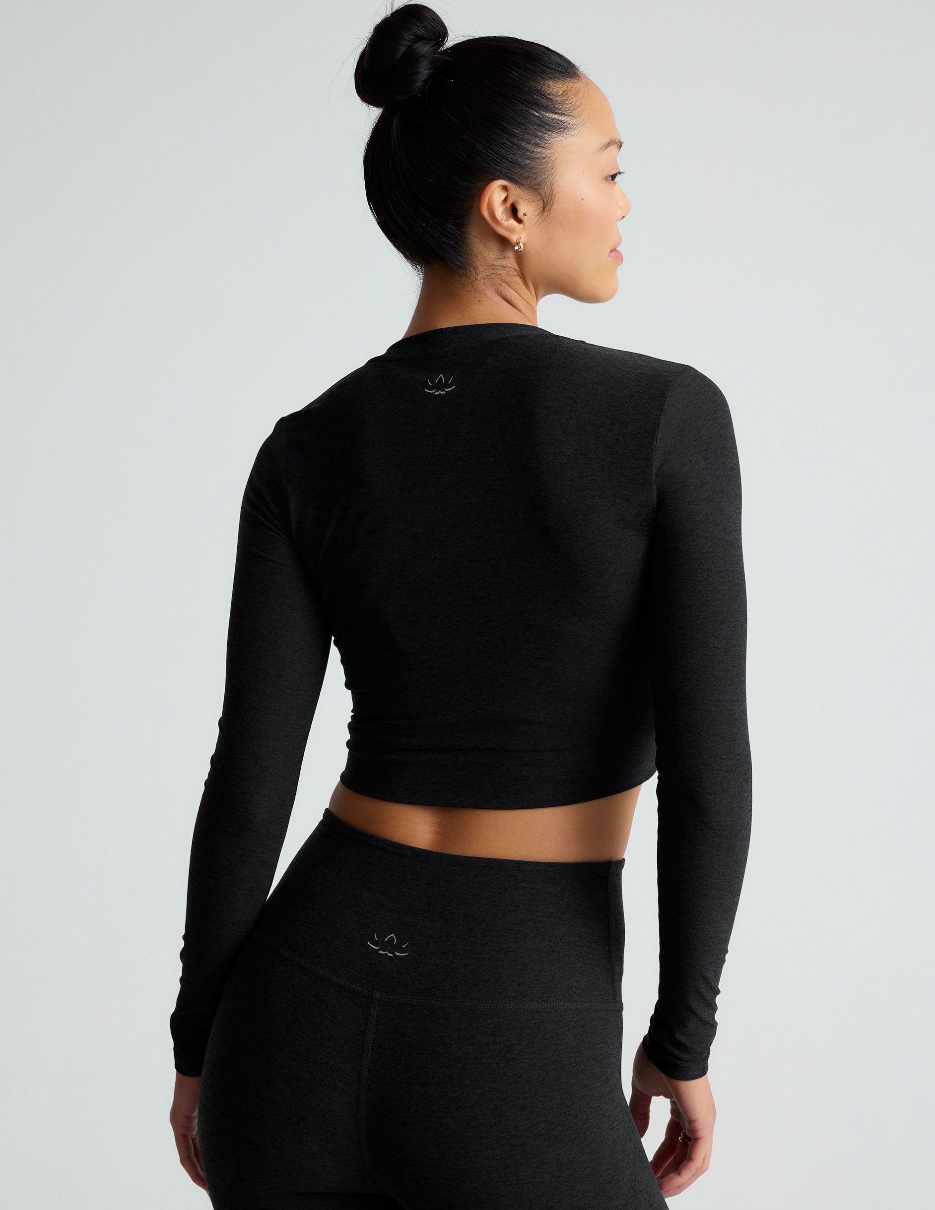 Featherweight Center Stage Cropped Long Sleeve Pullover