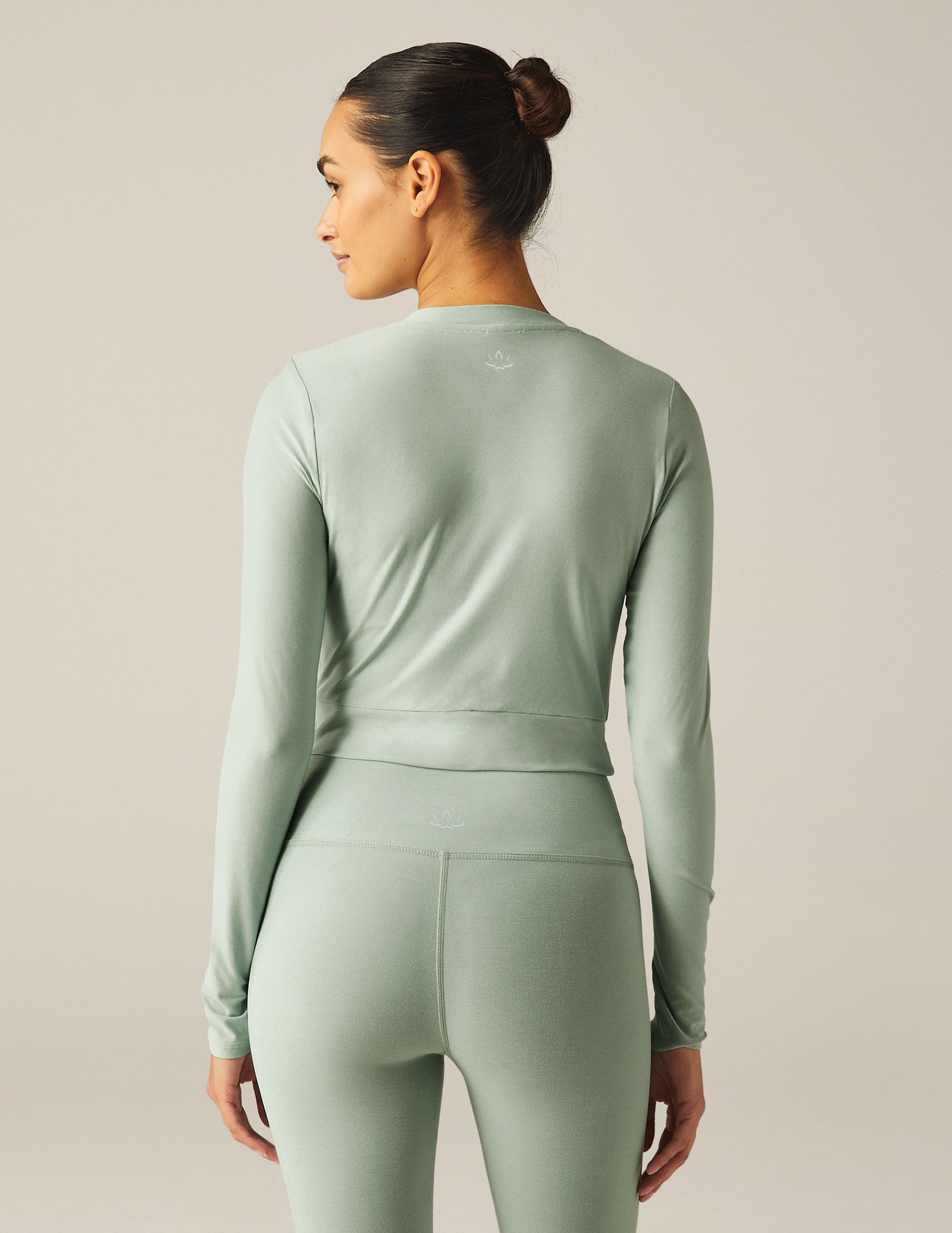 Featherweight Center Stage Cropped Long Sleeve Pullover