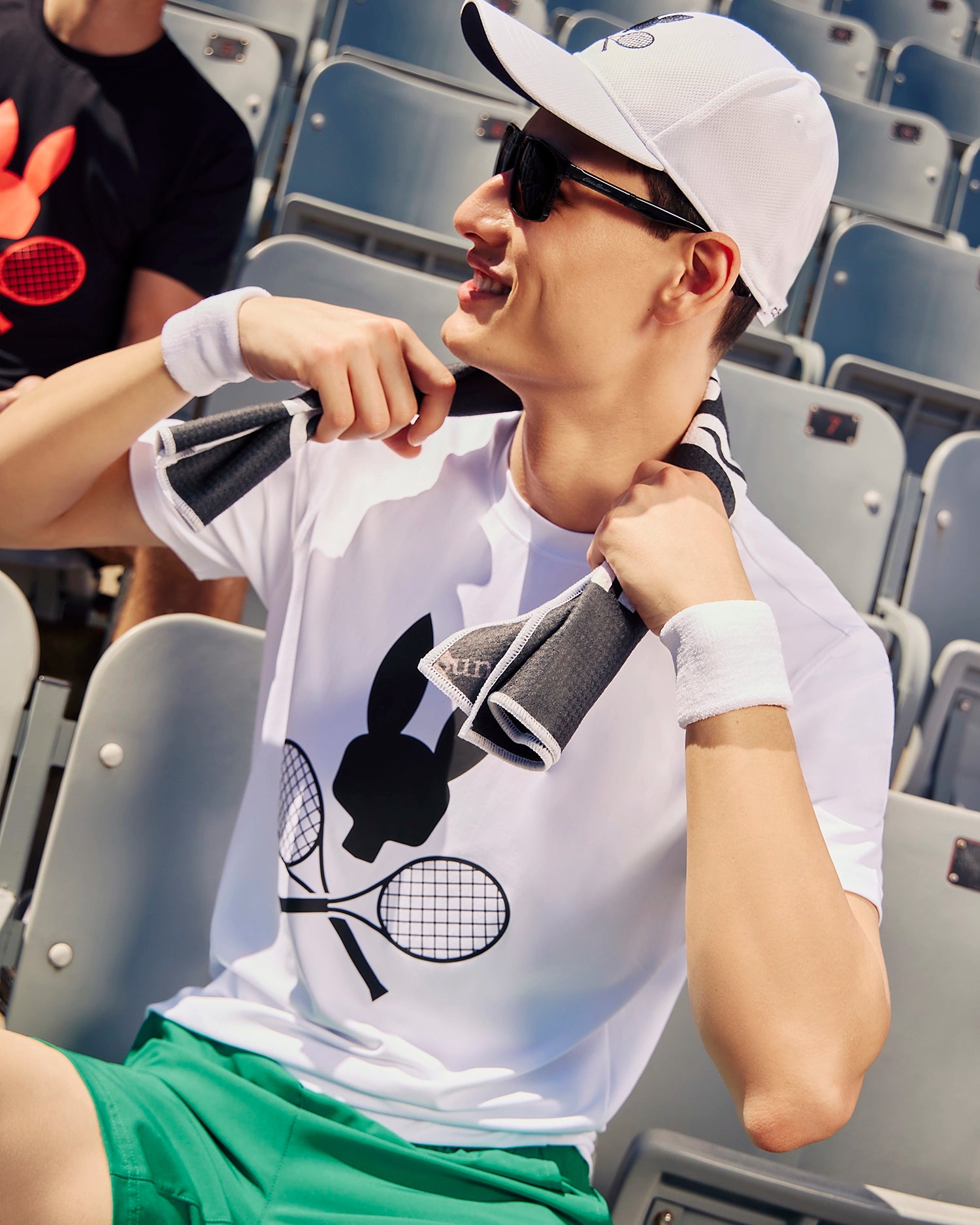 MENS COURTSIDE GRAPHIC TEE - B6U681C200