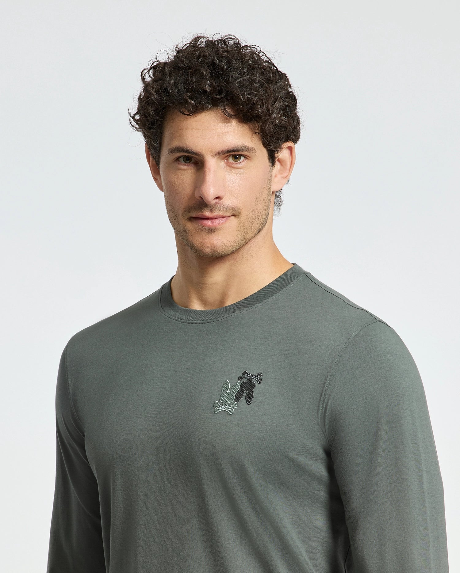 MENS PIERCE LONG SLEEVE BACK GRAPHIC TEE - B6T178E200