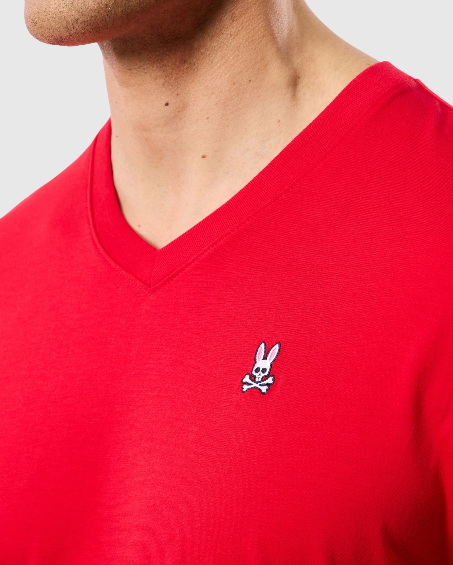 MENS CLASSIC V NECK TEE - B6U100CRPC