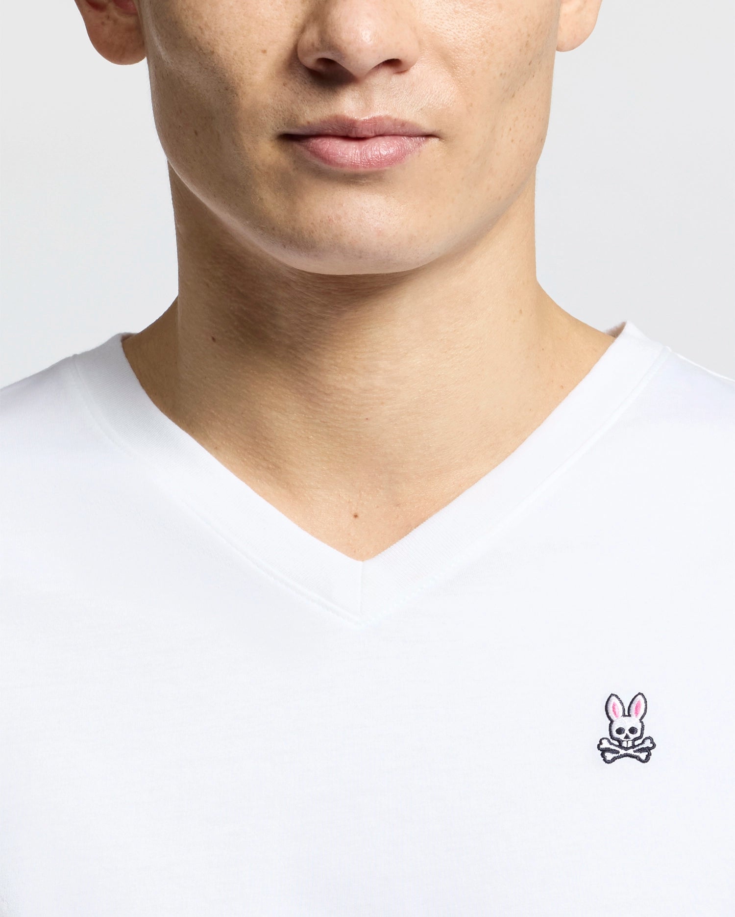 MENS CLASSIC V NECK TEE - B6U100ARPC