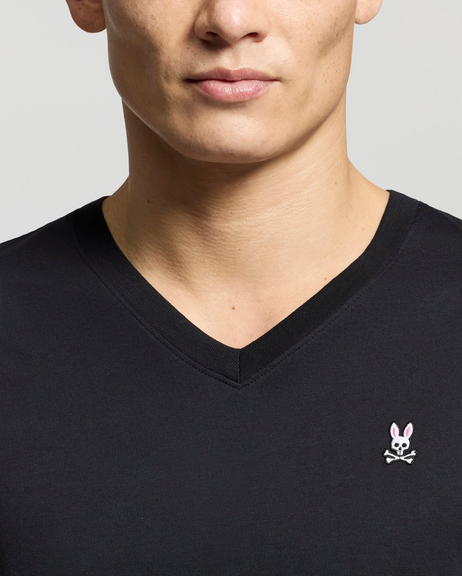 MENS CLASSIC V NECK TEE - B6U100ARPC